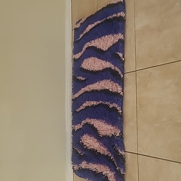 Stylish rug - Picture 2 of 2